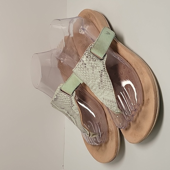 Vionic Wanda Sandals Shoes Support Orthotic Leather T-Strap Reptile Seafoam 9 - Picture 10 of 16